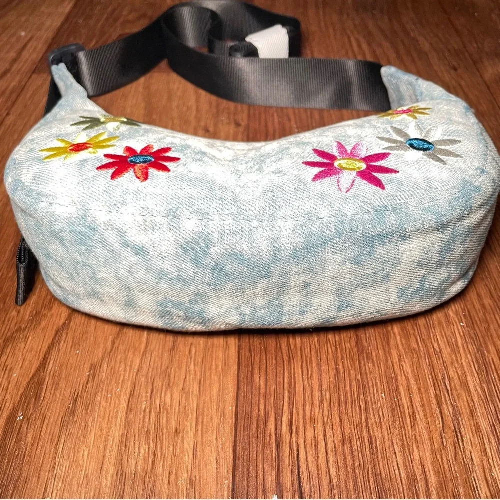 No Boundaries Juniors Crossbody Hobo Bag Denim And‎ Flowers Blue Wash NEW